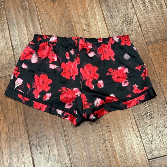 Medium Victoria’s Secret VS Floral Black and Red Women's Shorts - Picture 3 of 9